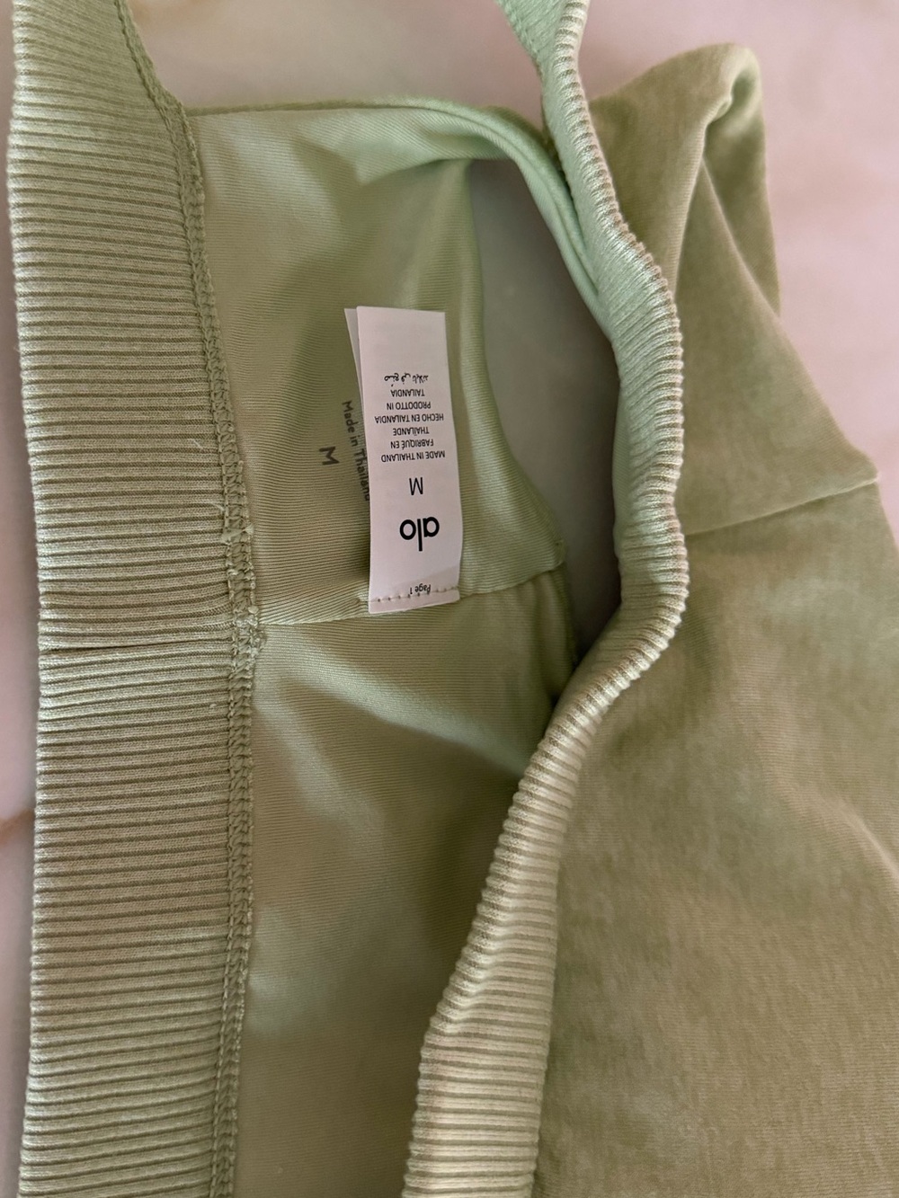 ALO yoga show stopper bra in light Green V-Neck - Picture 6 of 6